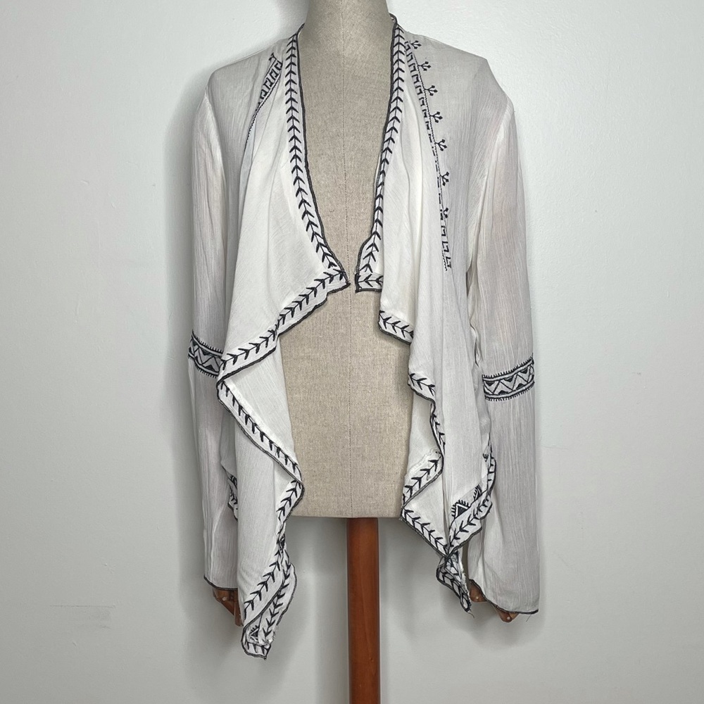 Charlotte Russe light weight embroidered cardi. M